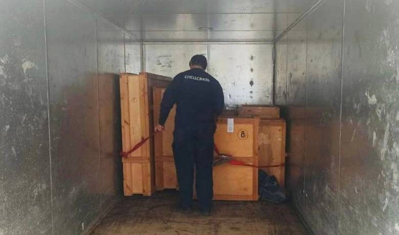 sotrudniki-specsvjazi-perevezli-iz-krasnodara-v-tulu-kollekciju-iz-25-kartin